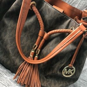 Micheal Kors purse